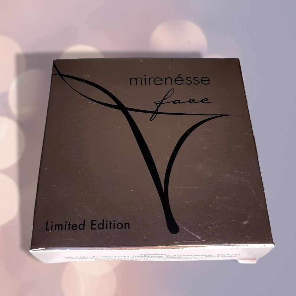 LE Mirenesse Absolutely Radiant Super Powder Foundation in Medium - Picture 7 of 7